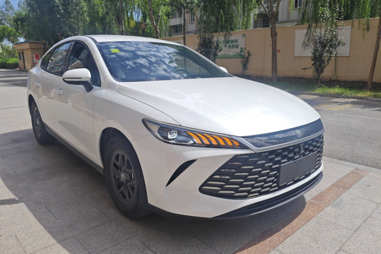 比亚迪 秦PLUS 2025款 DM-i 智驾版 55KM领先型车身外观3