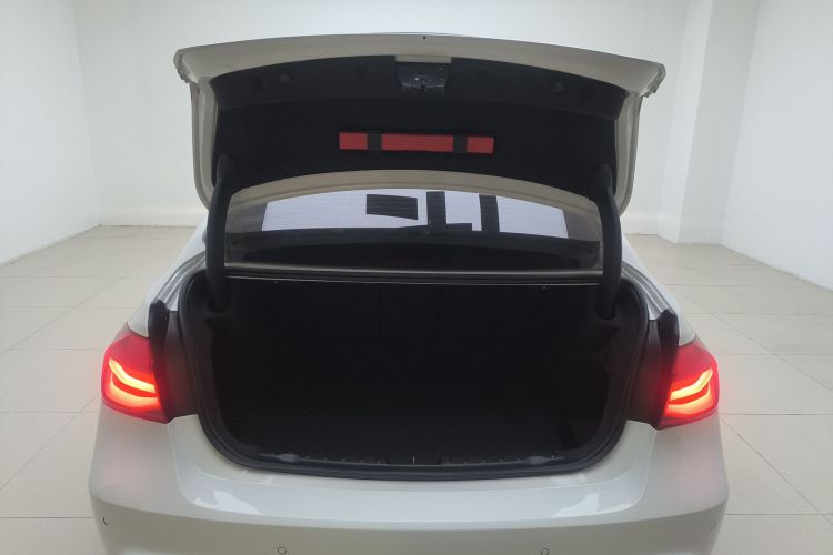 宝马3系 2018款 320Li 领先型M运动套装局部细节23