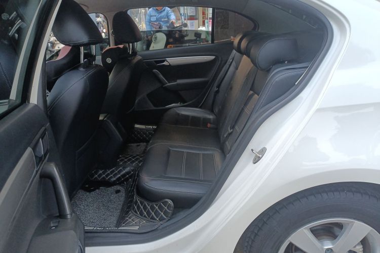 大众 朗逸 2013款 改款经典 1.6L 自动风尚版中控内饰21