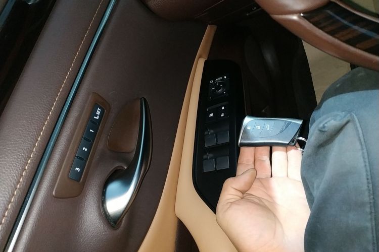 雷克萨斯ES 2020款 200 豪华版中控内饰11