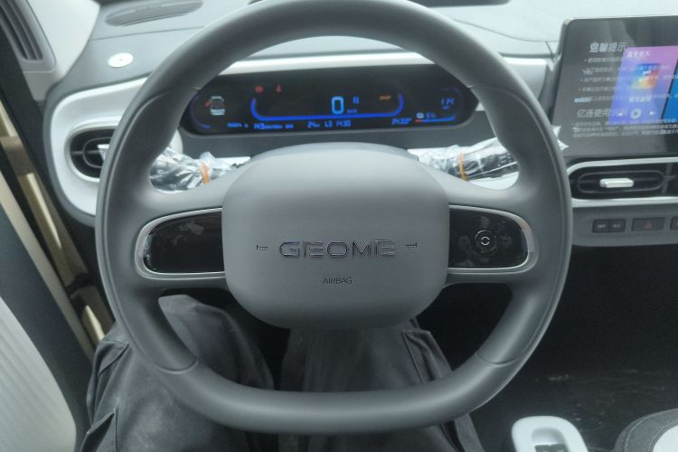 吉利银河 熊猫 2025款 210km 元气熊中控内饰13