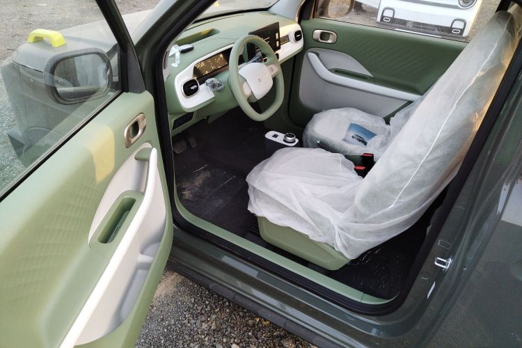 吉利银河 2025款 210km 熊猫骑士中控内饰20