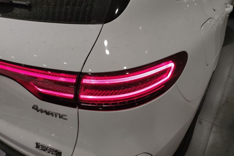 奔驰EQC 2022款 改款 EQC 400 4MATIC车身外观9