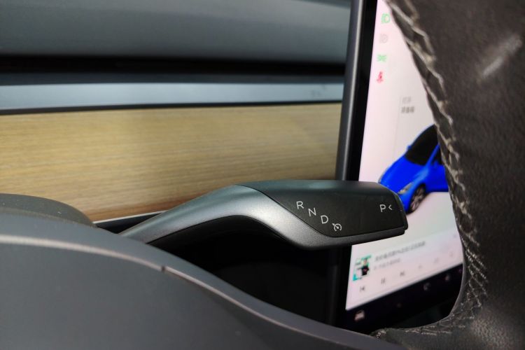 特斯拉 Model Y 2021款 标准续航后驱版中控内饰18