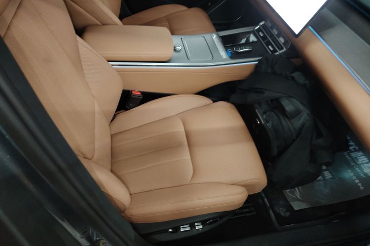 比亚迪 汉L 2025款 DM-p 四驱激光雷达旗舰型局部细节41