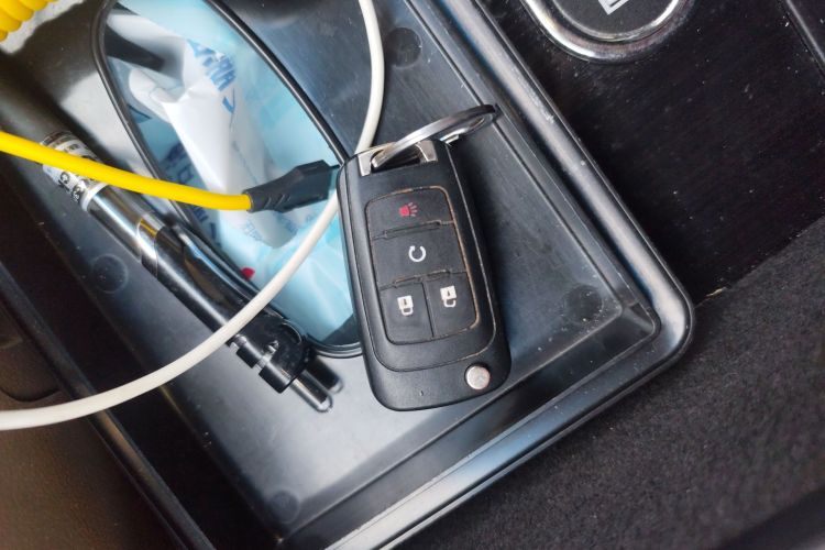 别克GL8 2015款 2.4L 豪华商务尊享版中控内饰11