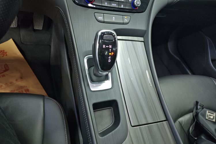 别克 君越 2020款 652T 豪华型中控内饰18