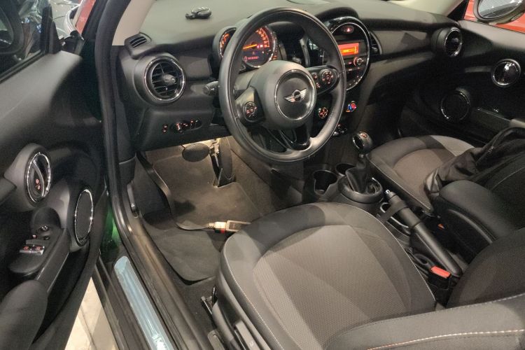 MINI 2016款 1.2T ONE 先锋派中控内饰7003