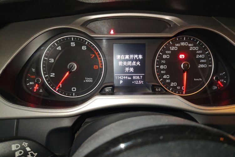 奥迪A4L 2015款 35 TFSI 自动标准型中控内饰15