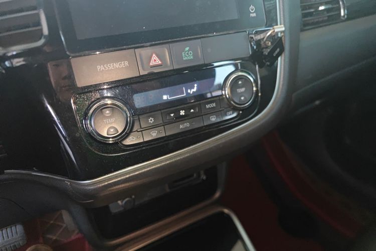 三菱 欧蓝德 2017款 2.0L 两驱荣耀版 5座局部细节16