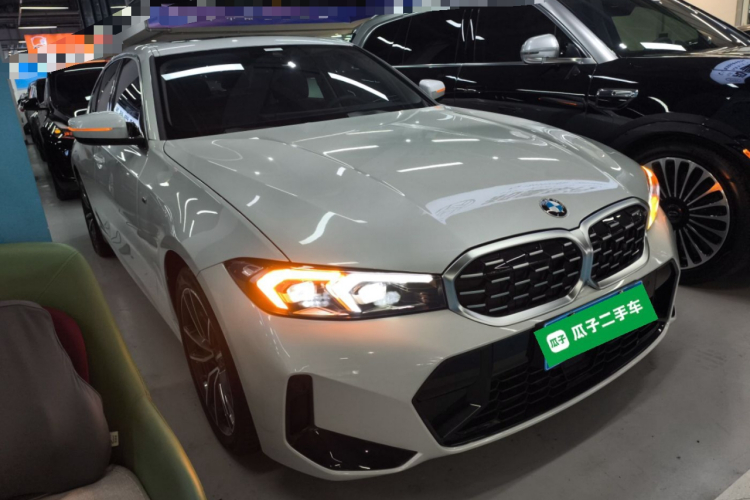宝马3系 2025款 325i M运动套装车身外观3