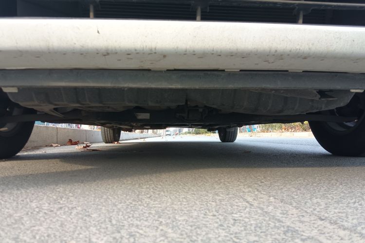 起亚K2 2015款 三厢 1.4L MT GLS局部细节9008