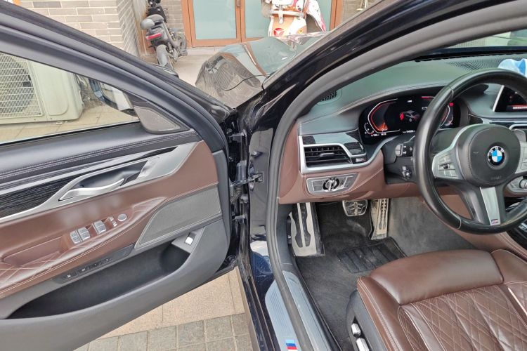 宝马7系 2021款 740Li 领先型 M运动套装中控内饰7003