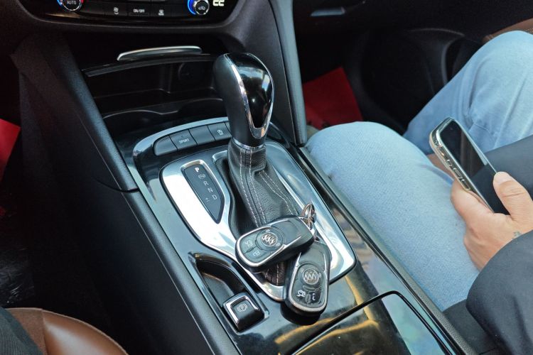 别克 君威 2017款 20T 精英型局部细节18