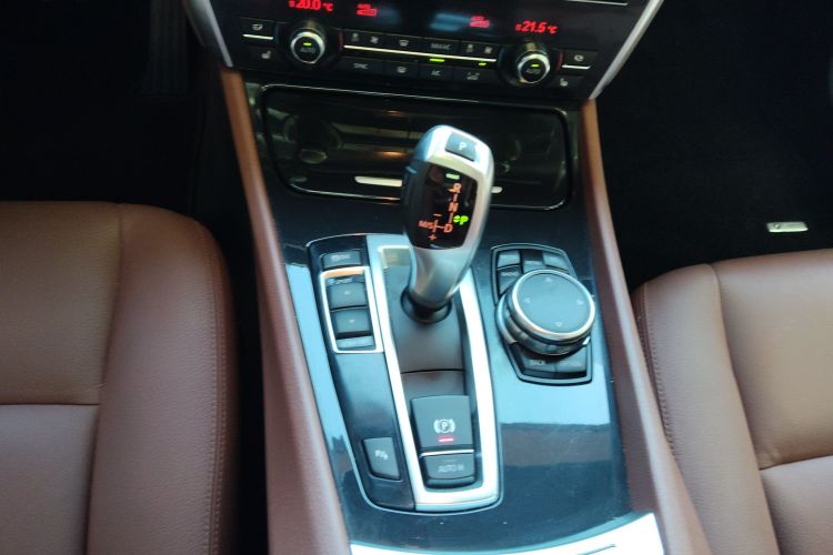 宝马5系GT 2015款 535i 领先型中控内饰18