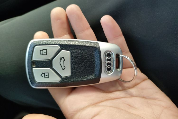 奥迪A4L 2023款 40 TFSI 时尚动感型中控内饰11