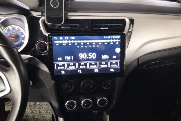 中华V3 2015款 1.5L 手动智能型中控内饰16