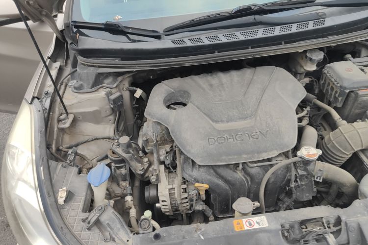 现代 朗动 2013款 1.6L 自动尊贵型局部细节9006