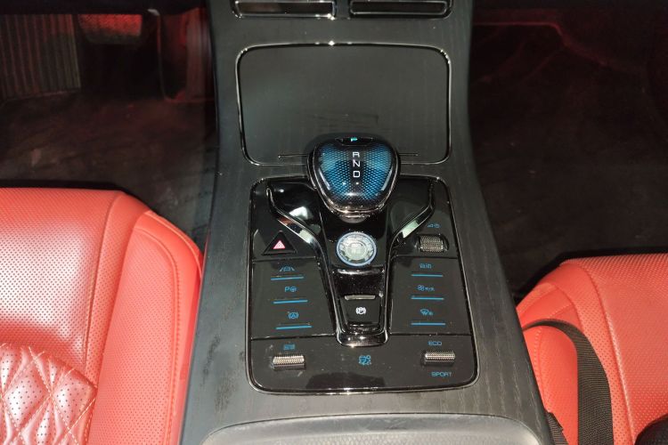 比亚迪 汉 2020款 EV 四驱高性能版旗舰型中控内饰18