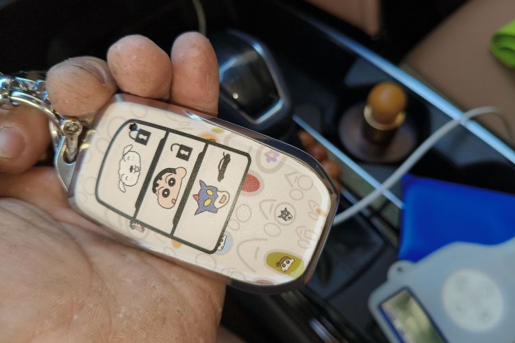 丰田 凯美瑞 2024款 双擎 2.0HGVP 豪华版中控内饰7001