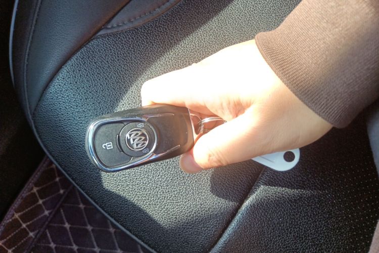 别克 昂科拉 2020款 20T CVT精英型中控内饰7001