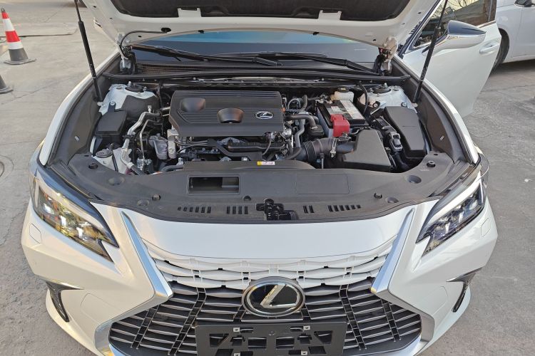 雷克萨斯ES 2025款 200 臻享版机舱底盘24