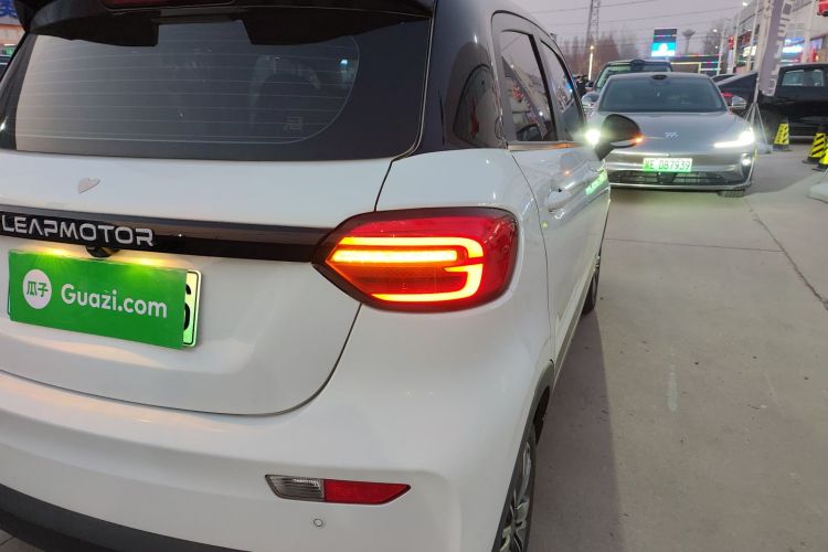 零跑汽车 零跑T03 2021款 400舒适版车身外观9