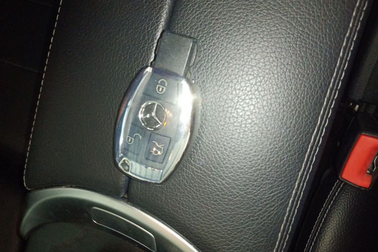 奔驰C级 2017款 改款 C 180 L 时尚型运动版中控内饰11