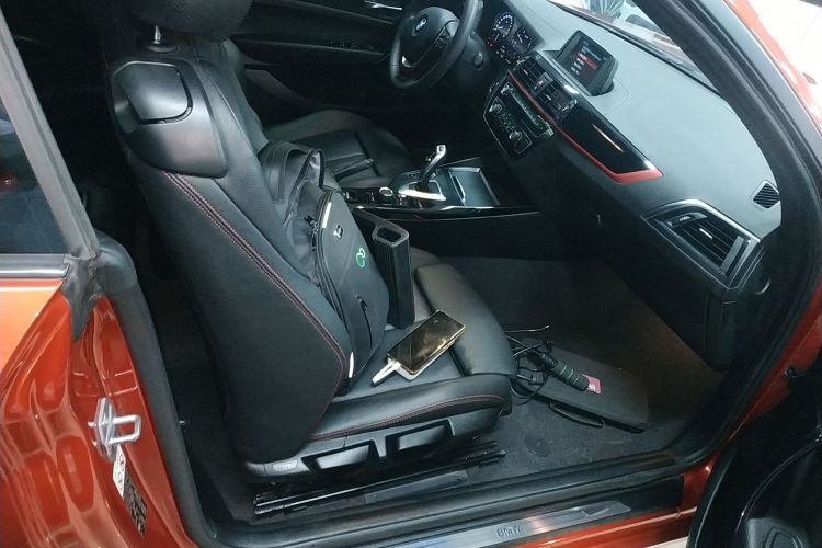 宝马2系(进口) 2018款 220i 敞篷轿跑车 运动设计套装局部细节41