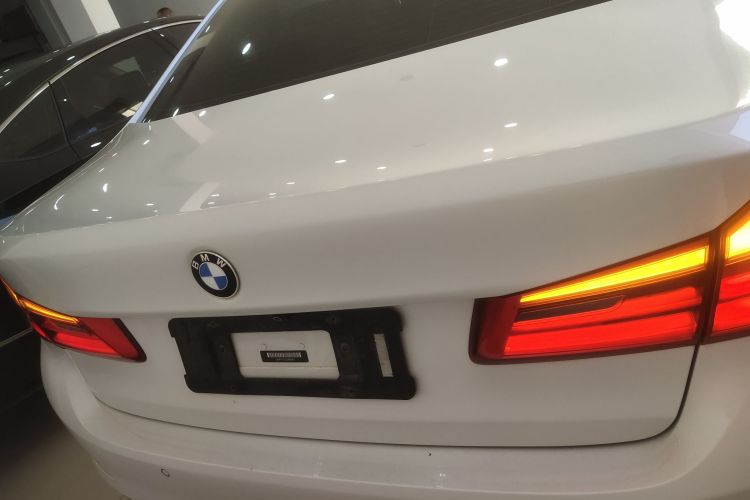 宝马5系 2018款 525Li 豪华套装车身外观6