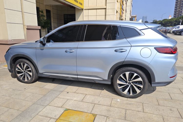 比亚迪 宋PLUS新能源 2024款 荣耀版 DM-i 110km 旗舰型车身外观4