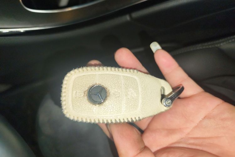 奔驰C级(进口) 2020款 改款 C 200 旅行轿车中控内饰7001