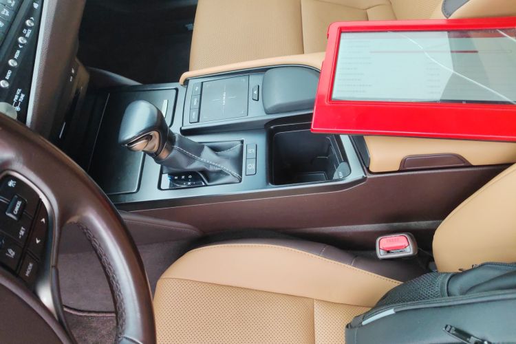 雷克萨斯ES 2020款 200 卓越版局部细节18