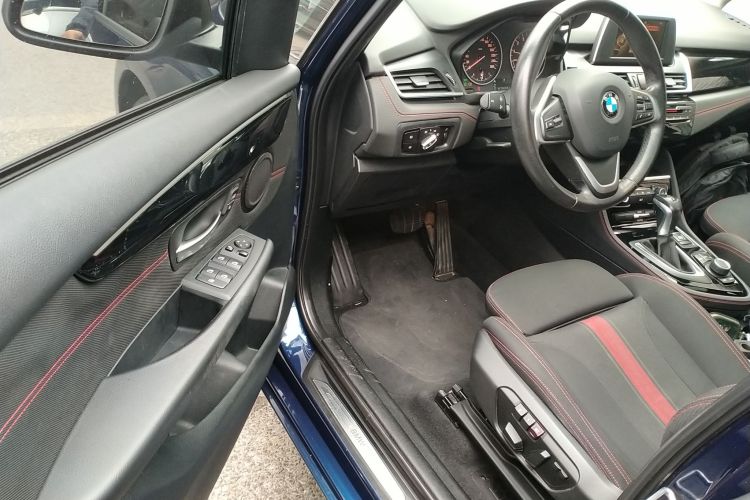 宝马2系多功能旅行车 2015款 218i 运动设计套装中控内饰20