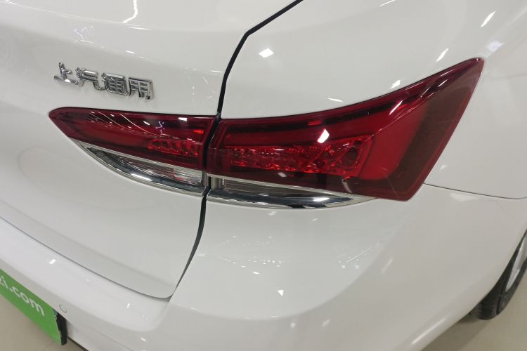 别克 英朗 2021款 改款 典范 1.5L 自动精英型车身外观9