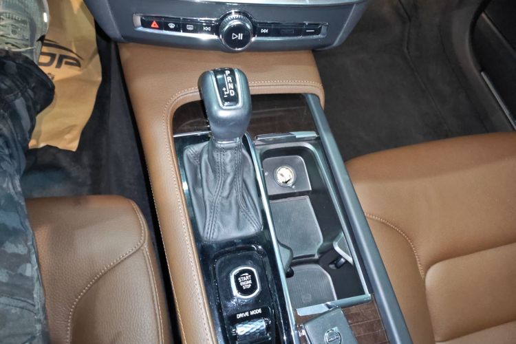 沃尔沃S90 2017款 T4 智远版中控内饰18