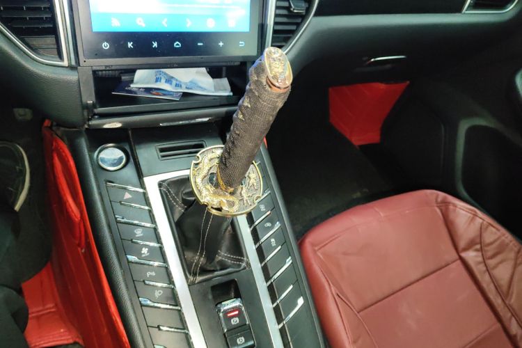 众泰SR9 2017款 2.0T 手动极致之光版中控内饰18