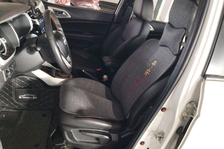 中华V3 2015款 1.5L 手动智能型中控内饰19