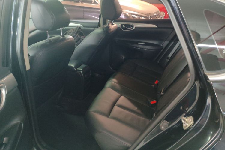 日产 轩逸 2012款 1.6XL 手动豪华版中控内饰21