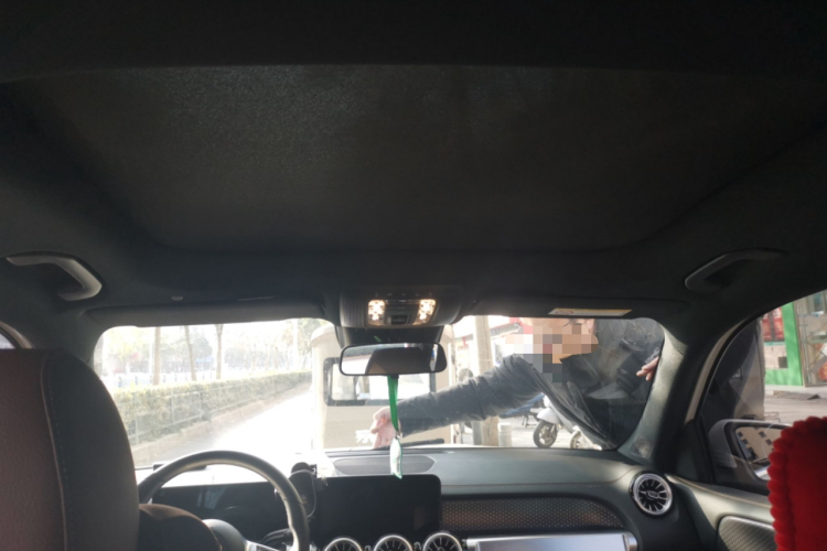 奔驰GLB 2025款 GLB 220 动感型中控内饰22