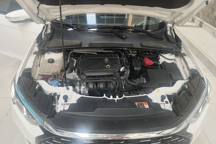 福特 福睿斯 2021款 1.5L 自动钻石版机舱底盘24