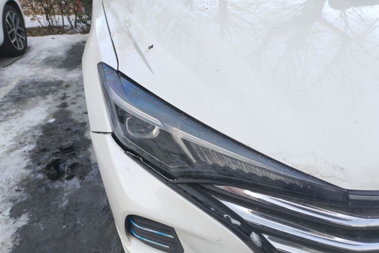 长安 逸动 2020款 PLUS 1.6L GDI 手动豪华型车身外观8