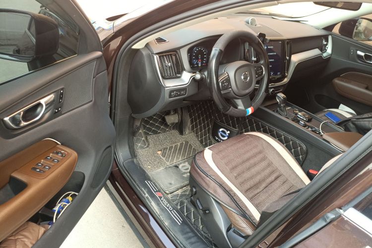 沃尔沃XC60 2020款 T5 四驱智逸豪华版中控内饰20