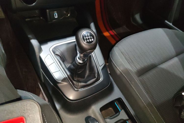 福特 福克斯 2019款 三厢 1.5L 手动锋跃型 国V局部细节18