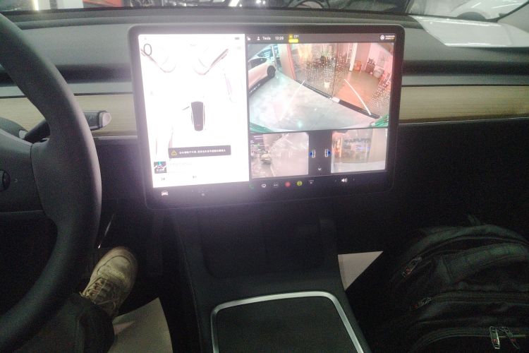 特斯拉 Model Y 2022款 改款 后轮驱动版中控内饰16