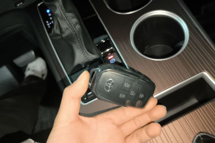 丰田 格瑞维亚 2024款 2.5L混动 豪华版中控内饰11