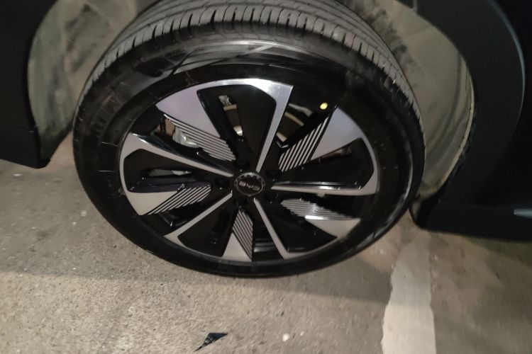 比亚迪 宋PLUS新能源 2025款 EV 智驾版 605km 旗舰型车身外观6008