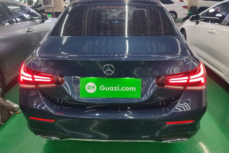 奔驰A级 2019款 A 200 L 运动轿车车身外观6