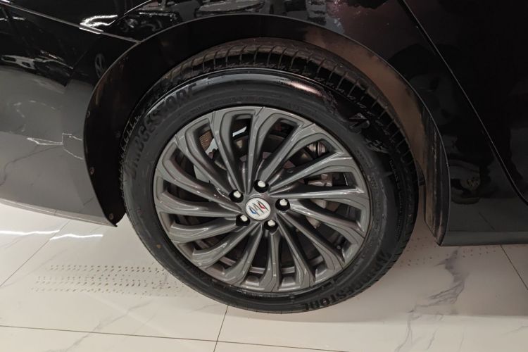 别克 君越 2025款 28T 白金版车身外观6003