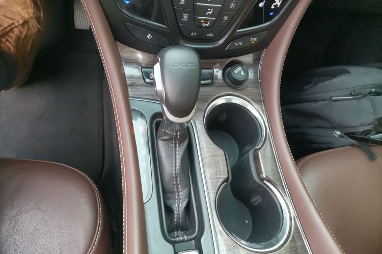 别克 昂科威 2017款 20T 两驱精英型中控内饰18